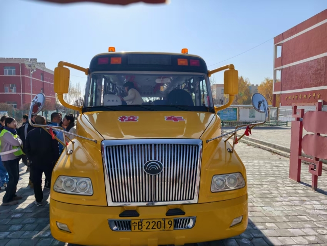 坐上幸福校車 奔赴逐夢征程