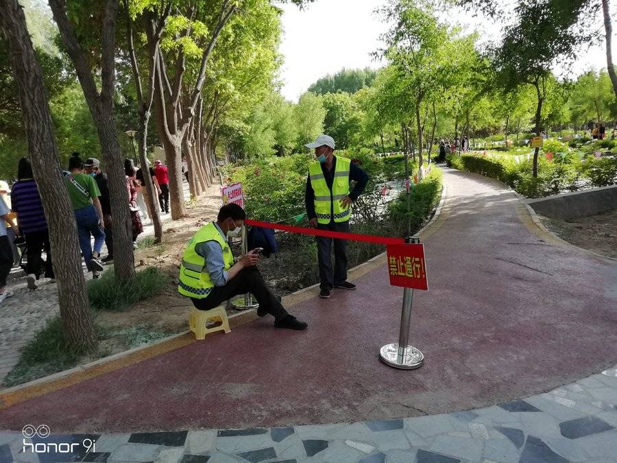 三等獎：牡丹園中防疫值班的城市衛士.jpg