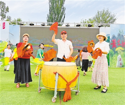 黃土地文化藝術團演出現場。