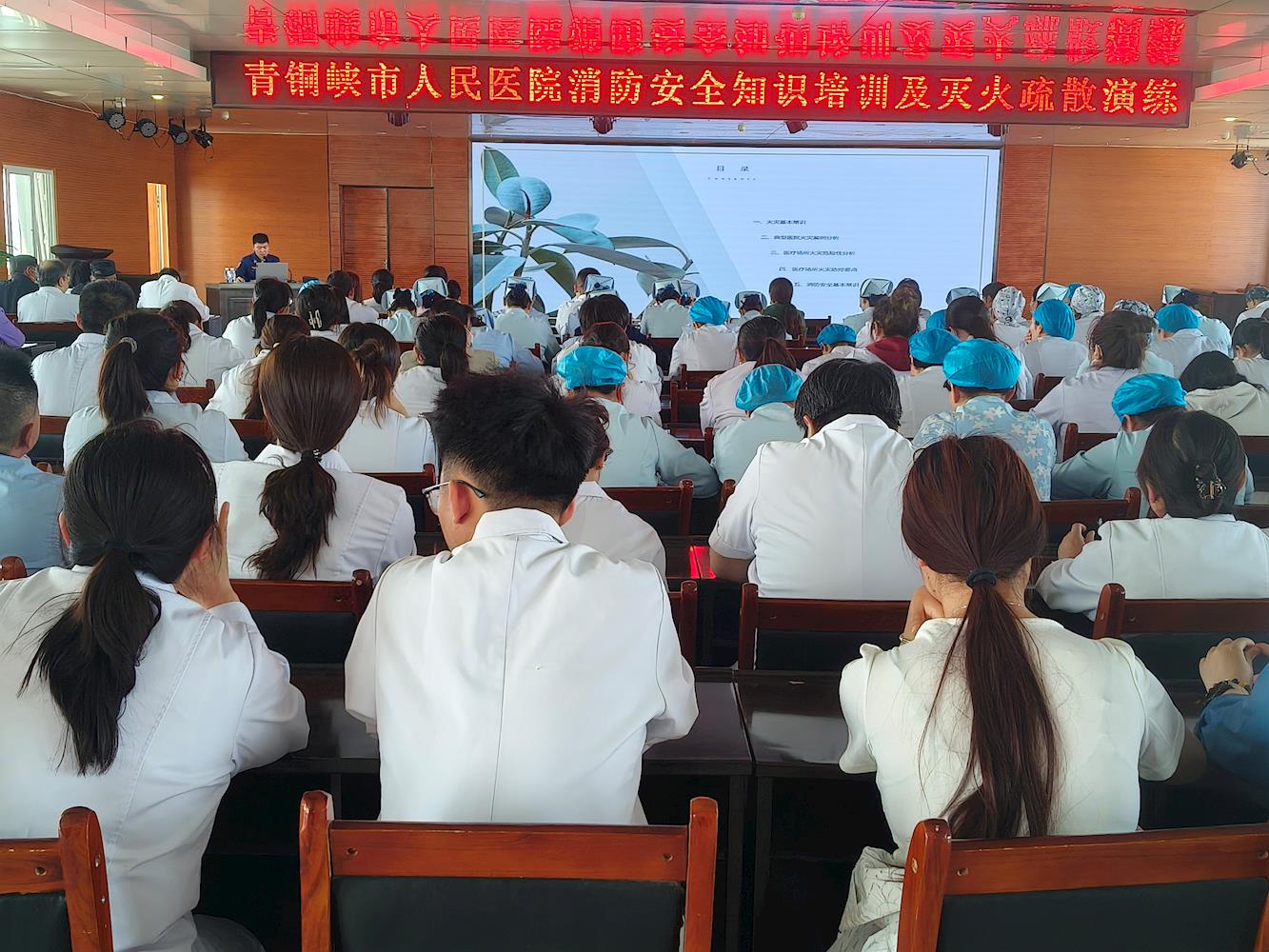 青銅峽消防深入市人民醫(yī)院開展消防安全知識培訓.jpg